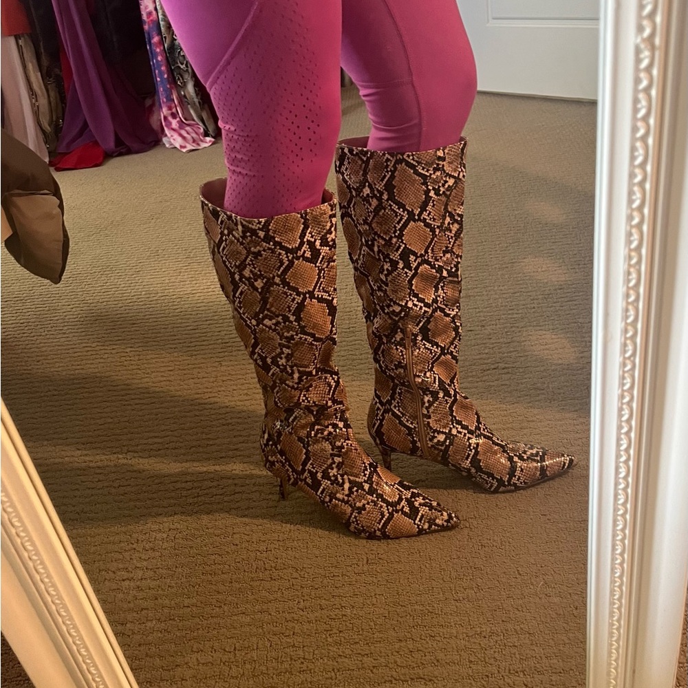 Lulu’s Size 7 1/2 Snake Print